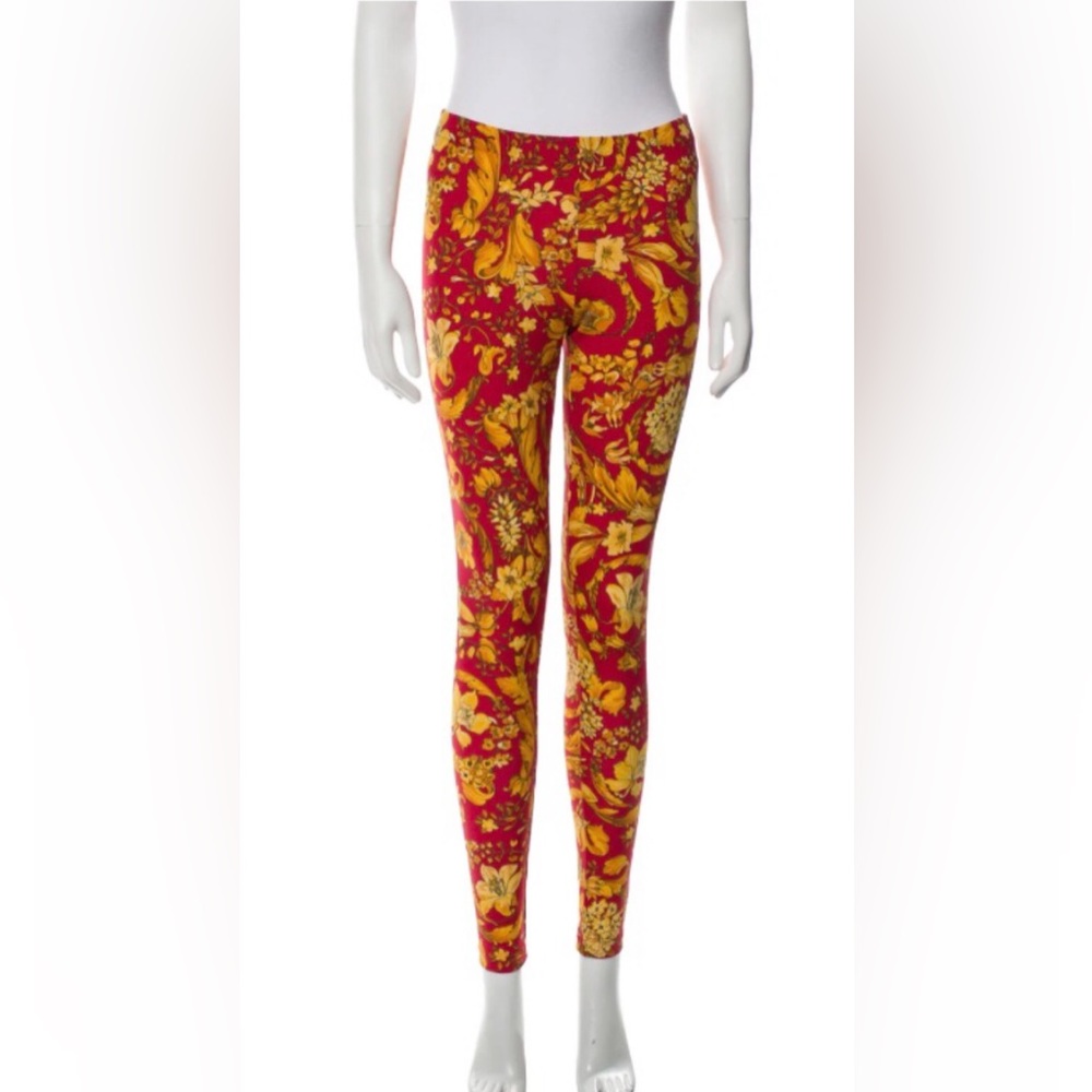 NEW with tags Versace leggings size 40 Italian S / M
